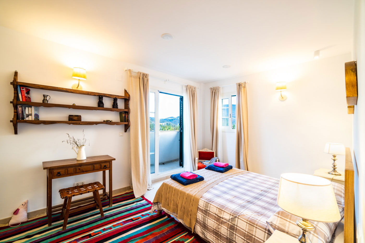 1er piso dormitorio con balcón